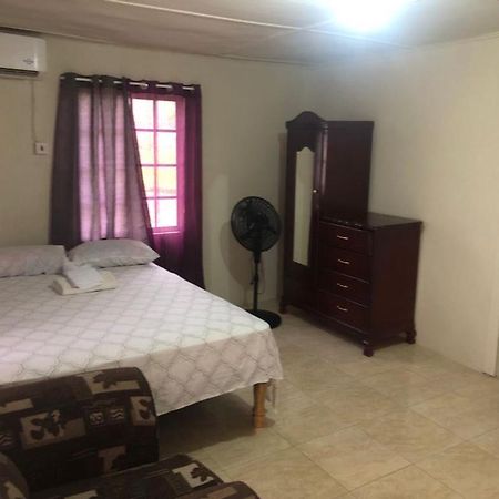 Apartments@West Village 4- Studio Montego Bay Esterno foto